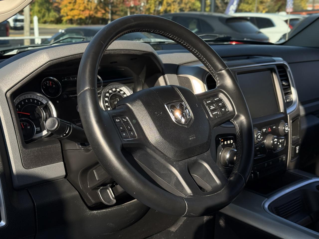 RAM 1500 4WD Crew Cab 140.5" Big Horn 2016