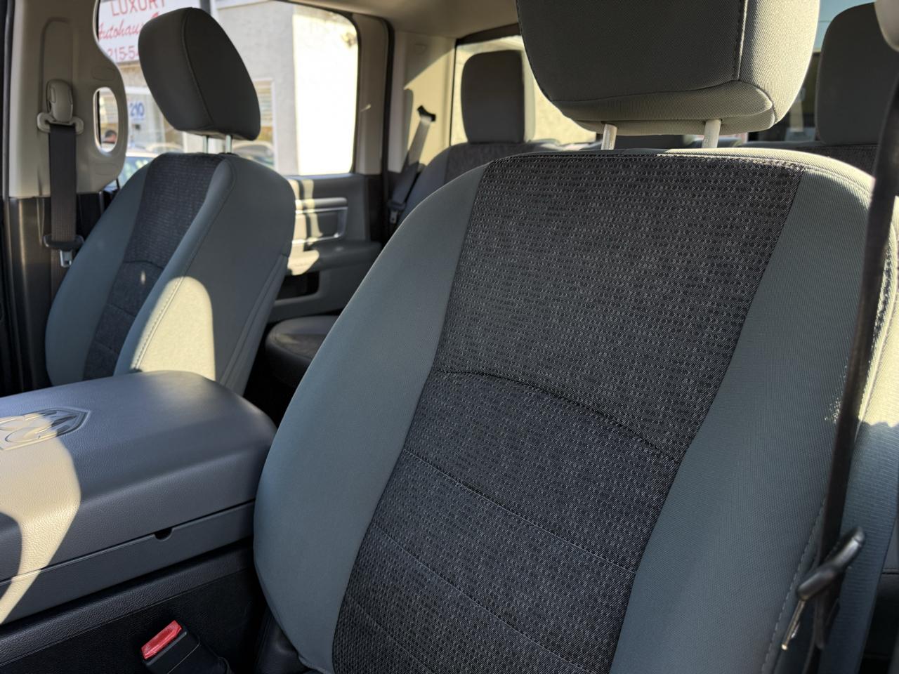 RAM 1500 4WD Crew Cab 140.5" Big Horn 2016