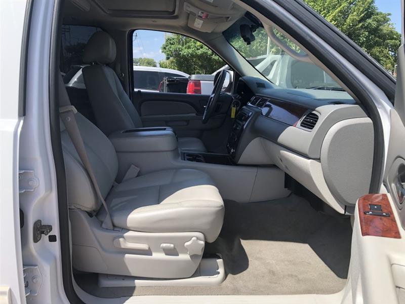 Chevrolet Tahoe LT 4WD 2011