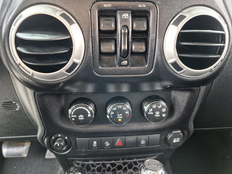 Jeep Wrangler Sahara  2015