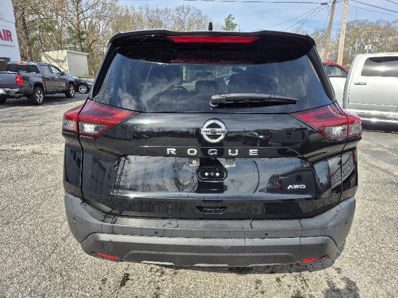 Nissan Rogue Sport  2021