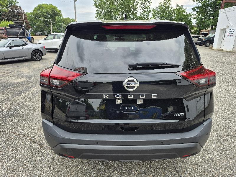 Nissan Rogue Sport  2021