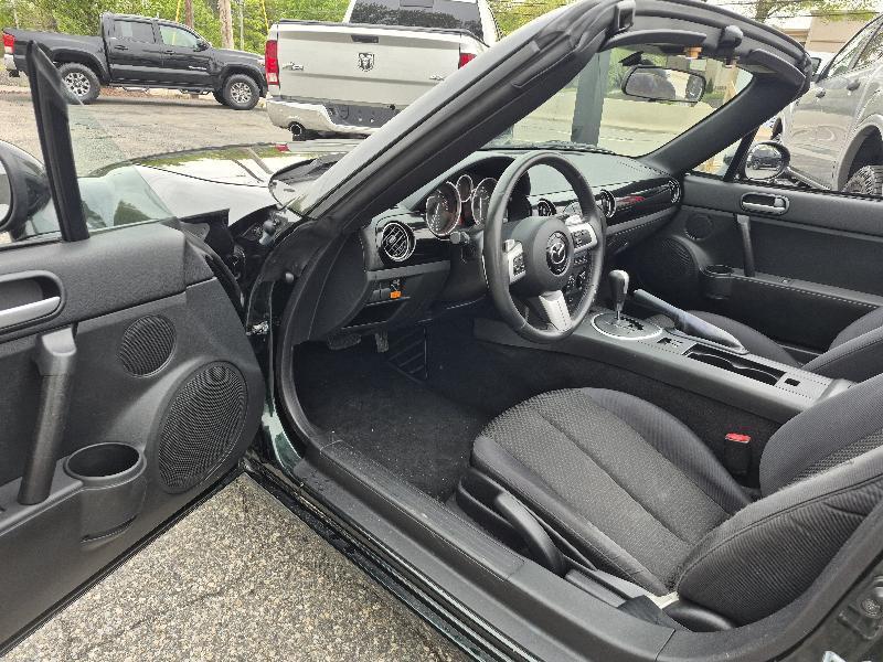 Mazda MX-5 Miata Touring Power Retractable Hardtop 2008