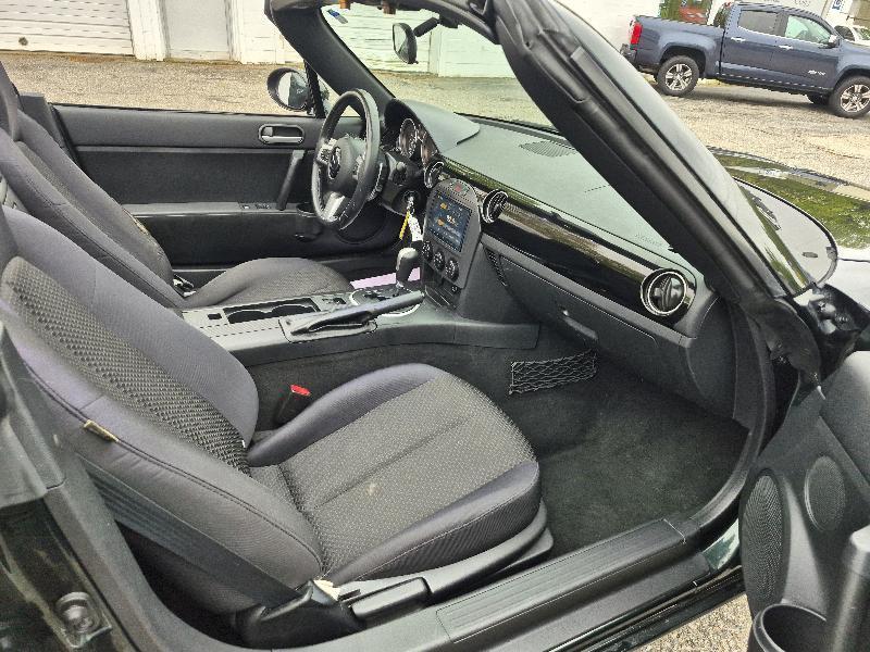 Mazda MX-5 Miata Touring Power Retractable Hardtop 2008