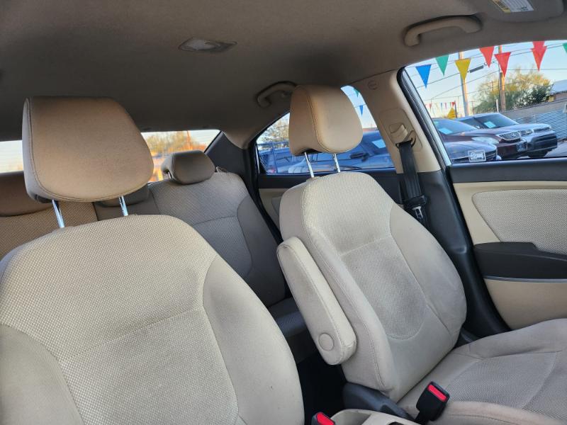 Hyundai Accent GLS 4-Door 2013 Hyundai Accent GLS 4-Door 2013