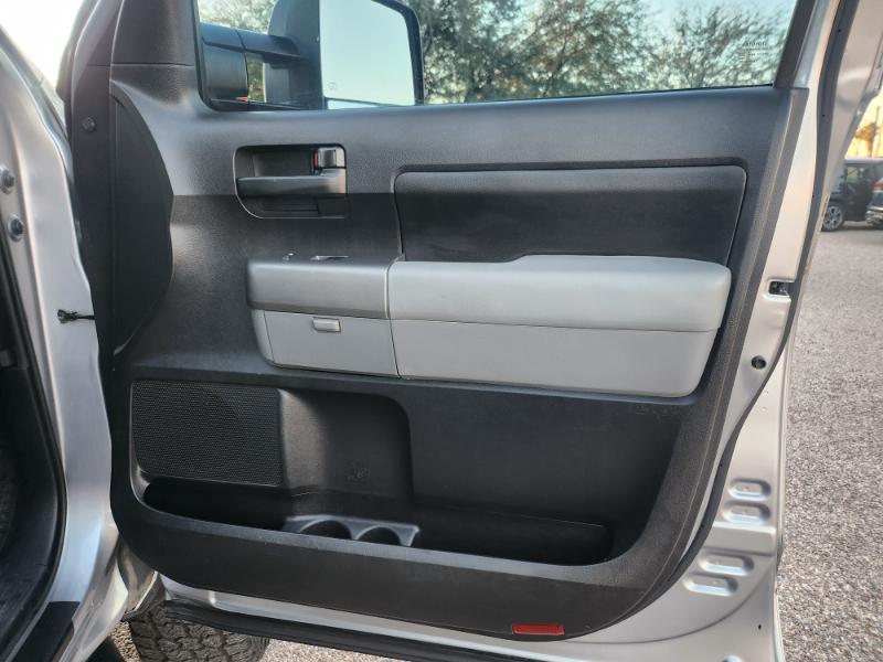 Toyota Tundra Tundra-Grade CrewMax 5.7L 2WD 2013