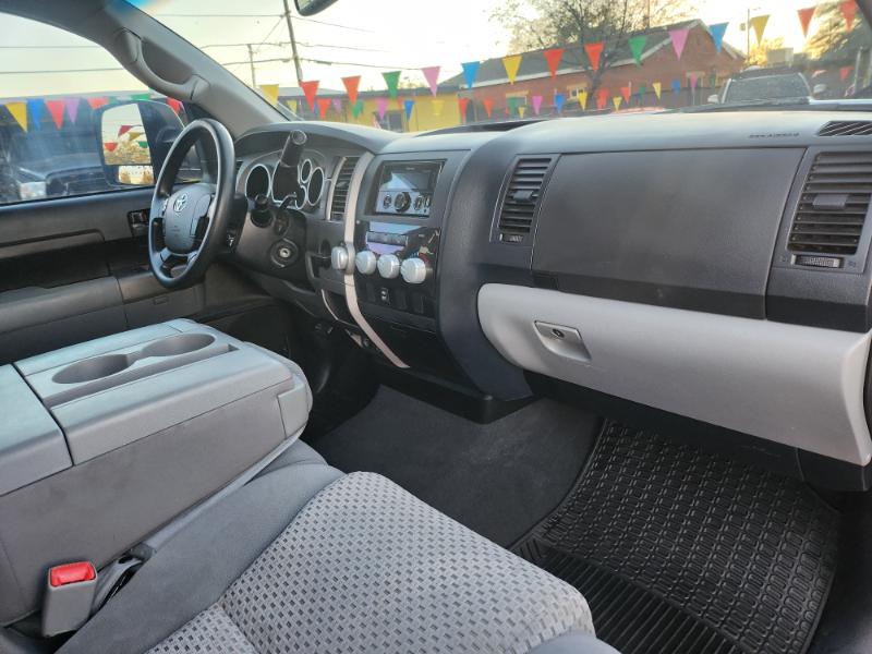 Toyota Tundra Tundra-Grade CrewMax 5.7L 2WD 2013