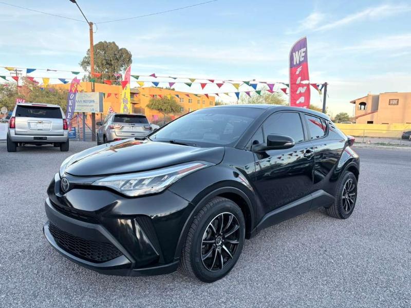 2020 Toyota C-HR LE's photo