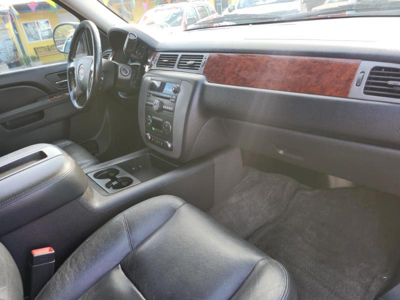GMC Yukon SLT 4WD 2013