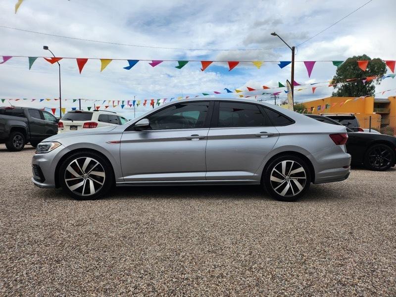 Volkswagen Jetta GLI photo 2