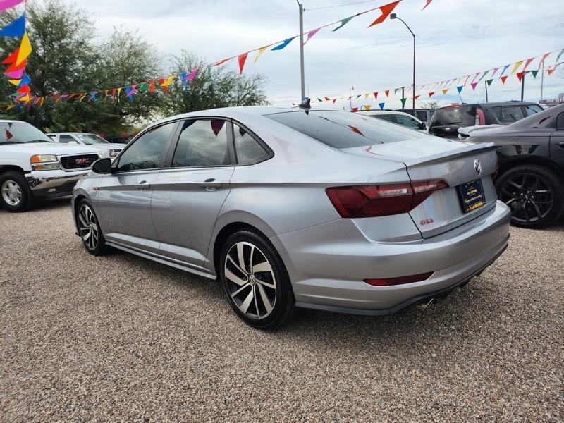 Volkswagen Jetta GLI photo 3