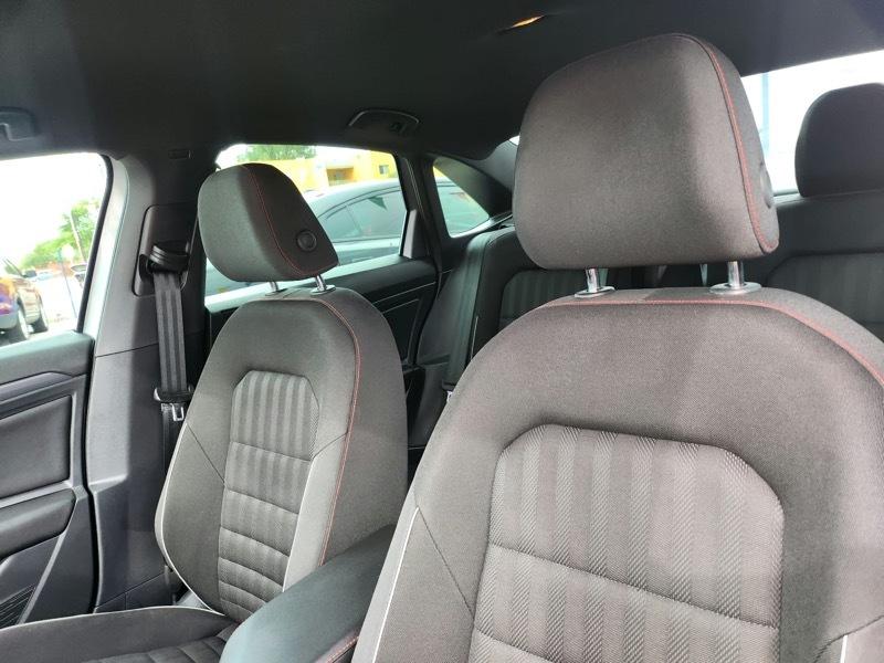 Volkswagen Jetta GLI photo 15