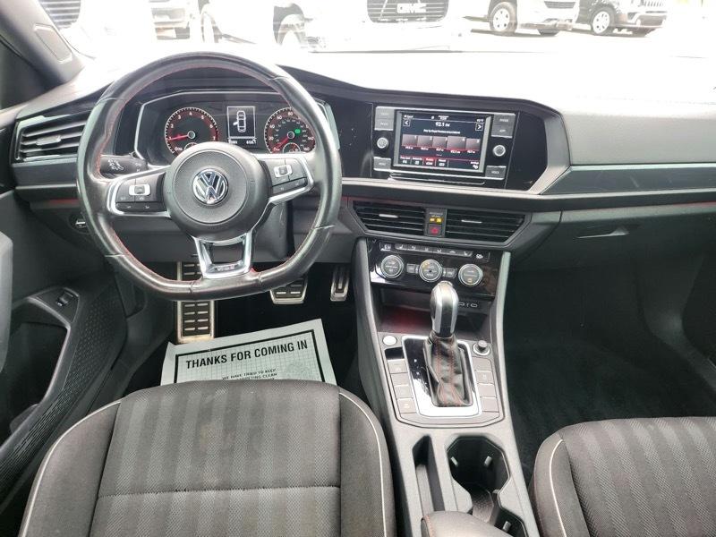 Volkswagen Jetta GLI photo 16