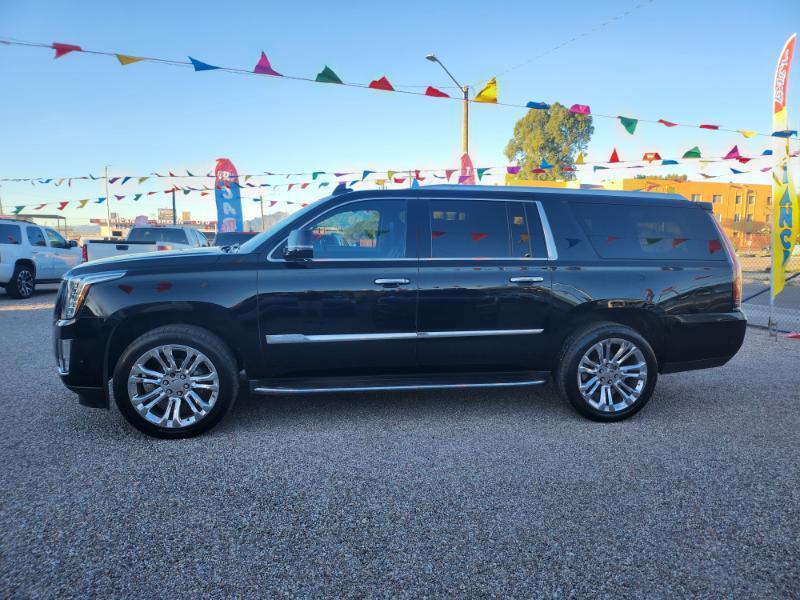 Cadillac Escalade ESV photo 2