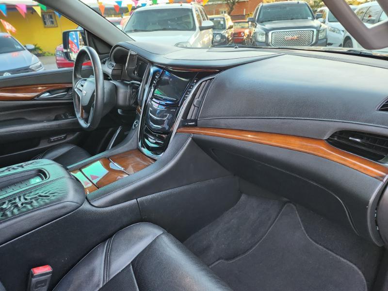 Cadillac Escalade ESV photo 13