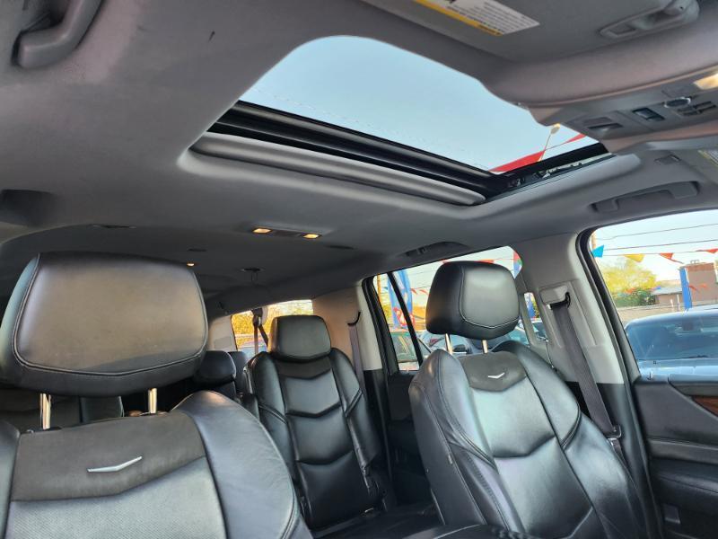 Cadillac Escalade ESV photo 14
