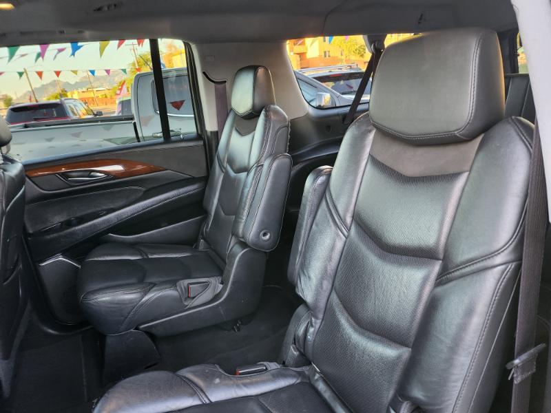 Cadillac Escalade ESV photo 16