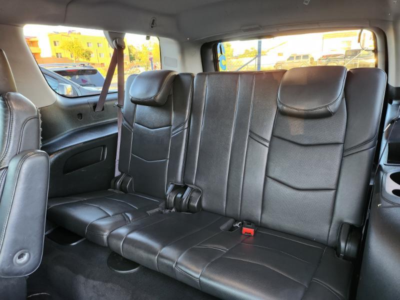 Cadillac Escalade ESV photo 17