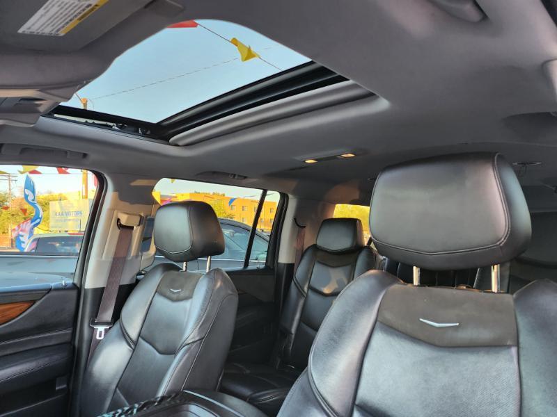 Cadillac Escalade ESV photo 19