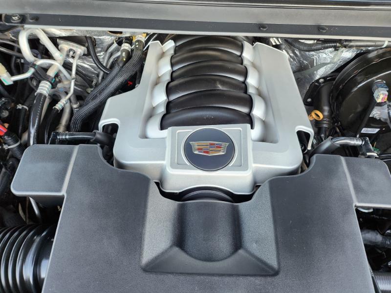Cadillac Escalade ESV photo 21