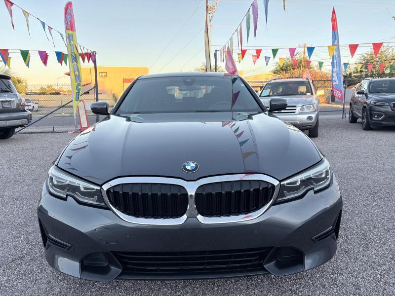 BMW 330i photo 2