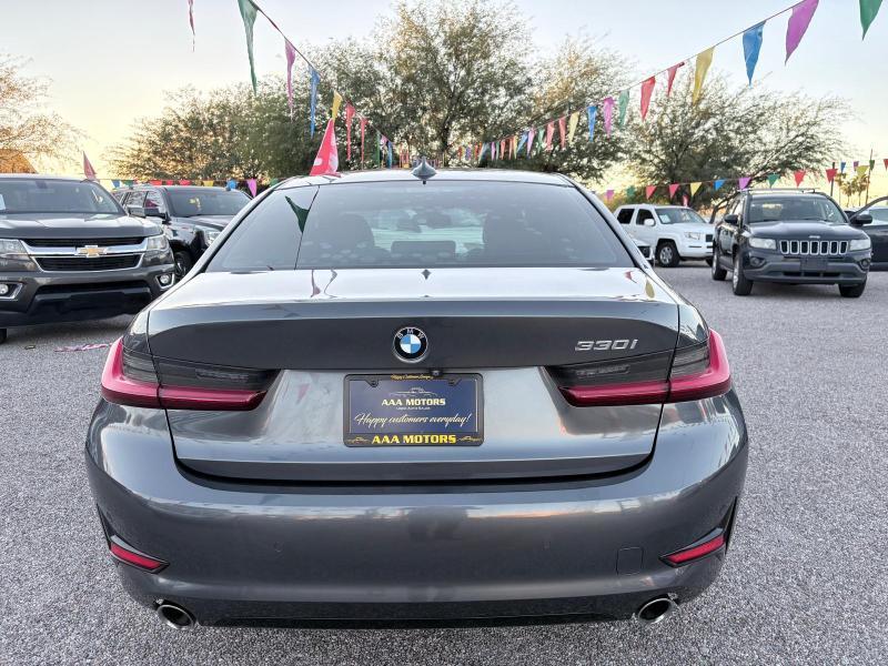 BMW 330i photo 5