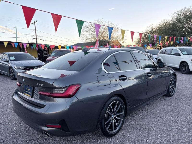 BMW 330i photo 6