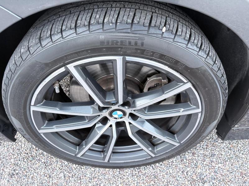 BMW 330i photo 8