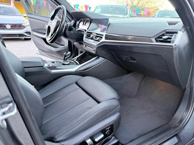 BMW 330i photo 15