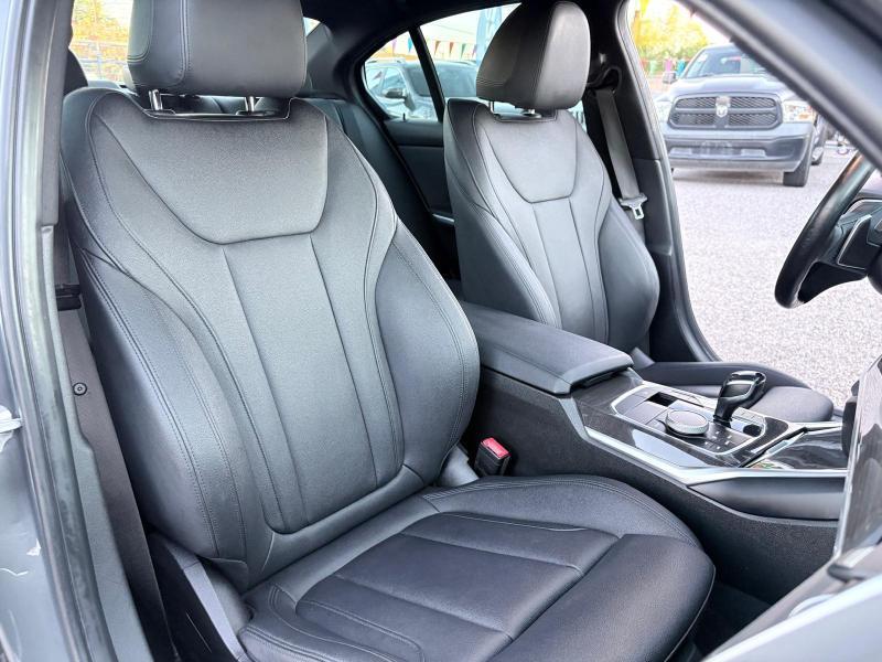 BMW 330i photo 16