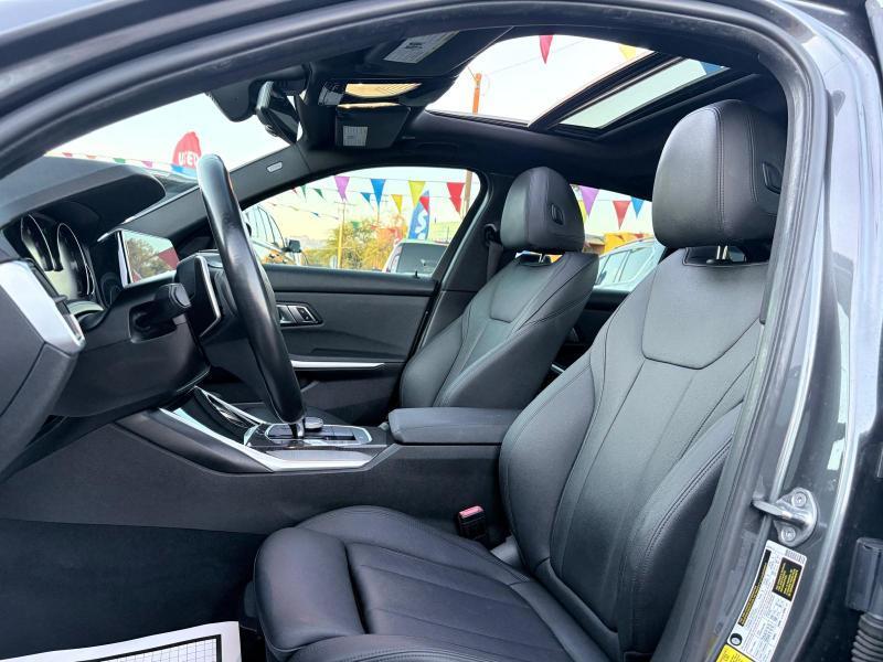 BMW 330i photo 17