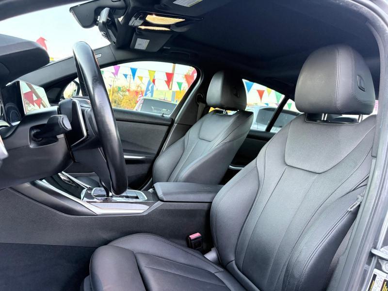 BMW 330i photo 18