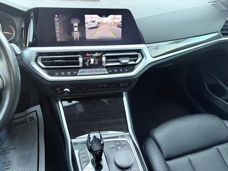 BMW 330i photo 19