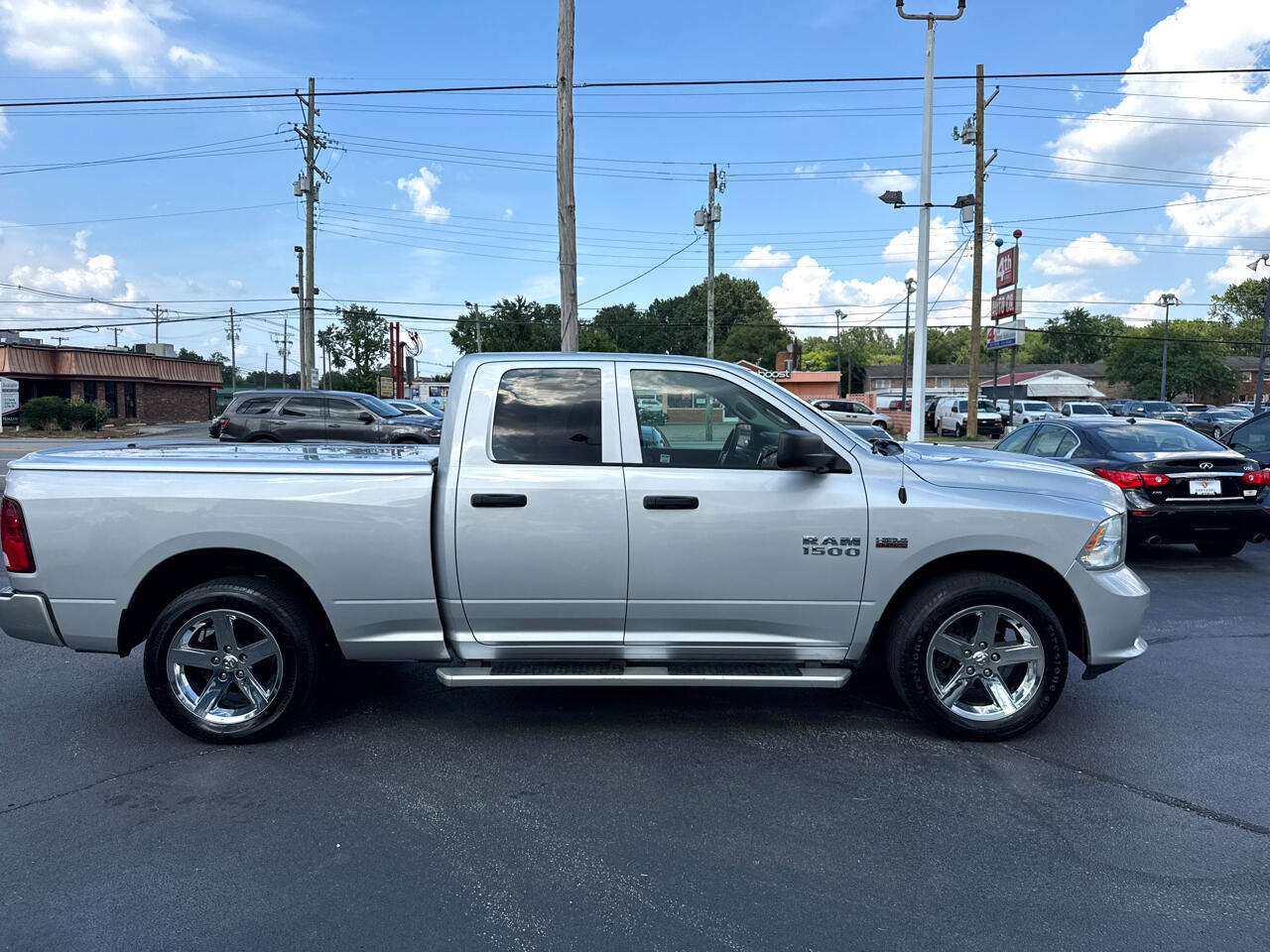 RAM 1500 4WD Quad Cab 140.5" Express 2017 RAM 1500 4WD Quad Cab 140.5" Express 2017
