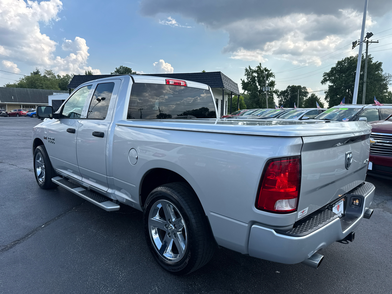 RAM 1500 4WD Quad Cab 140.5" Express 2017 RAM 1500 4WD Quad Cab 140.5" Express 2017