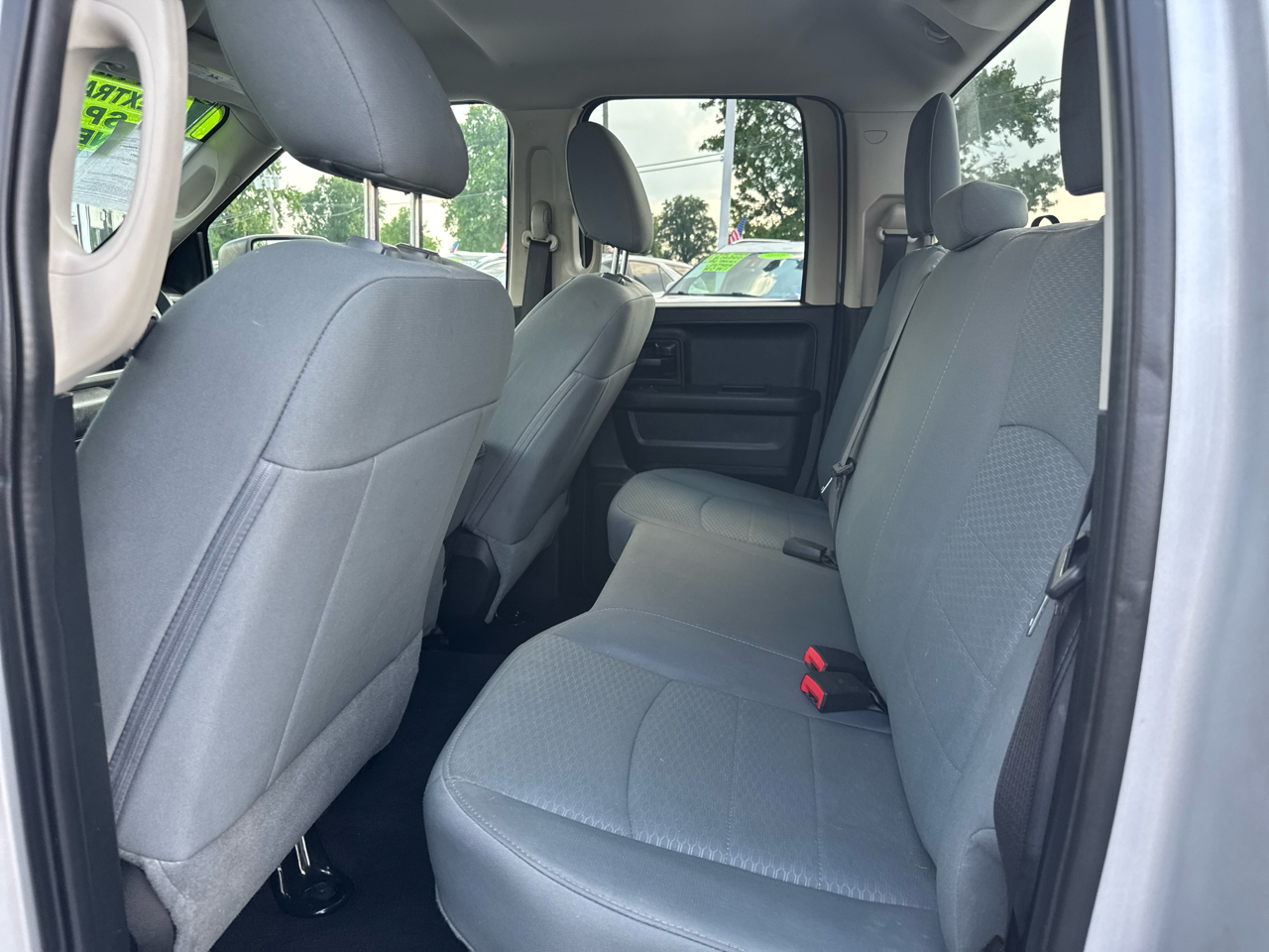 RAM 1500 4WD Quad Cab 140.5" Express 2017 RAM 1500 4WD Quad Cab 140.5" Express 2017