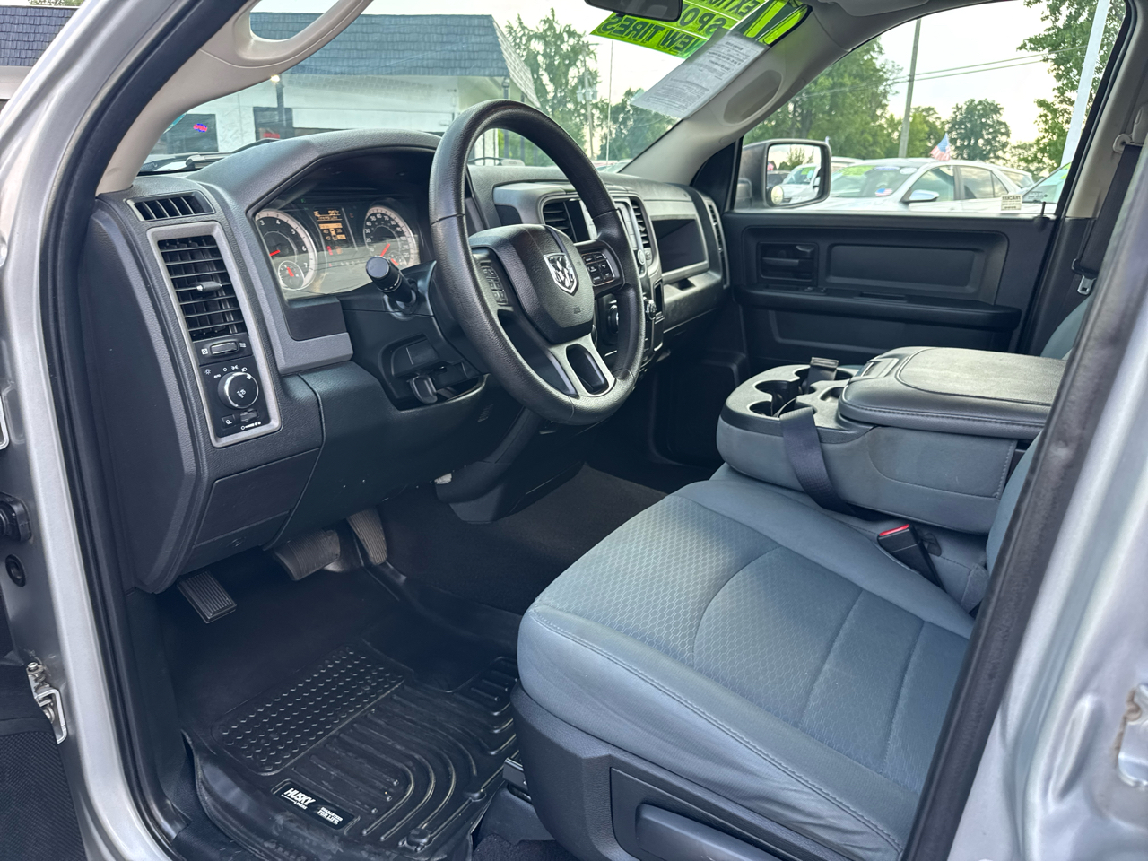 RAM 1500 4WD Quad Cab 140.5" Express 2017 RAM 1500 4WD Quad Cab 140.5" Express 2017