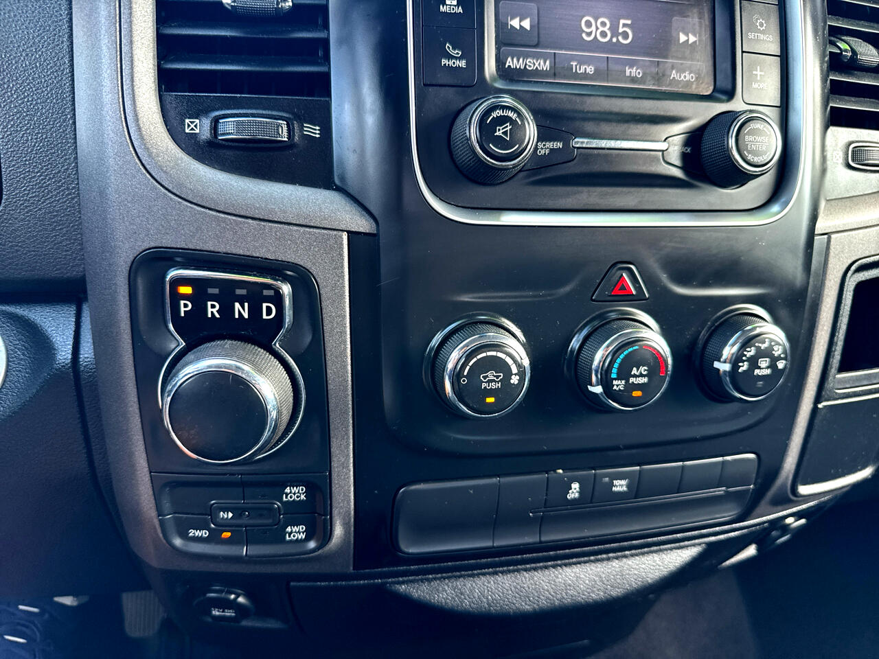 RAM 1500 4WD Quad Cab 140.5" Express 2017 RAM 1500 4WD Quad Cab 140.5" Express 2017