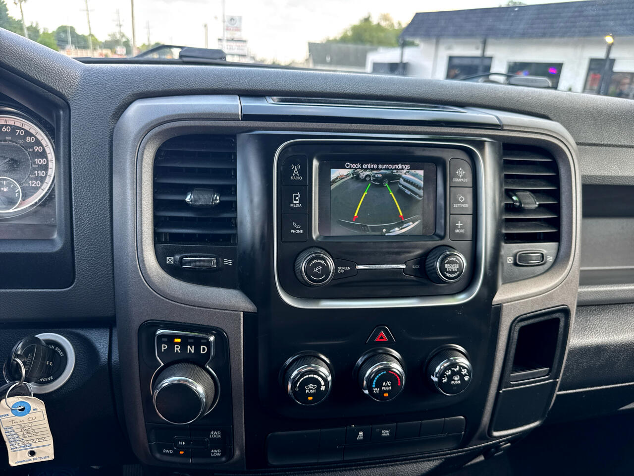 RAM 1500 4WD Quad Cab 140.5" Express 2017 RAM 1500 4WD Quad Cab 140.5" Express 2017