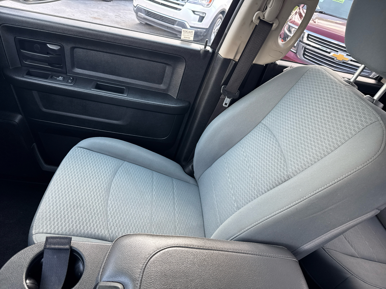 RAM 1500 4WD Quad Cab 140.5" Express 2017 RAM 1500 4WD Quad Cab 140.5" Express 2017