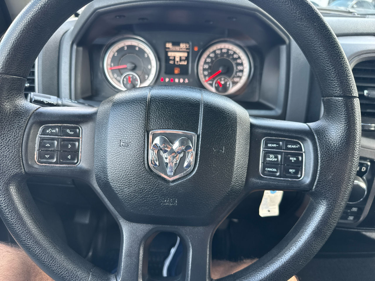 RAM 1500 4WD Quad Cab 140.5" Express 2017 RAM 1500 4WD Quad Cab 140.5" Express 2017