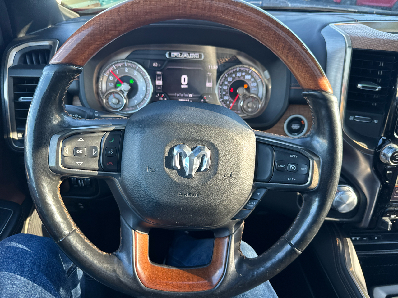 RAM 1500 4WD Crew Cab 140.5" Longhorn 2019 RAM 1500 4WD Crew Cab 140.5" Longhorn 2019