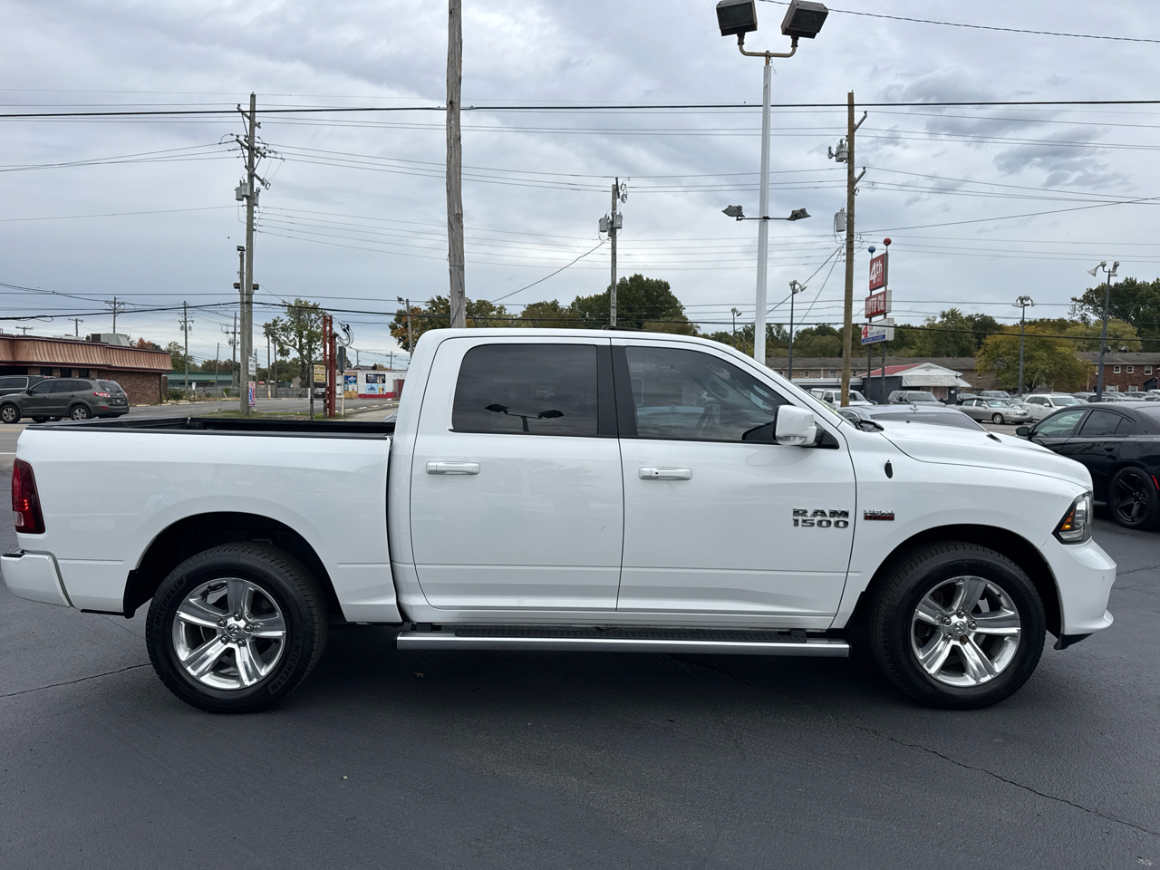 RAM 1500 4WD Crew Cab 140.5" Sport 2017 RAM 1500 4WD Crew Cab 140.5" Sport 2017