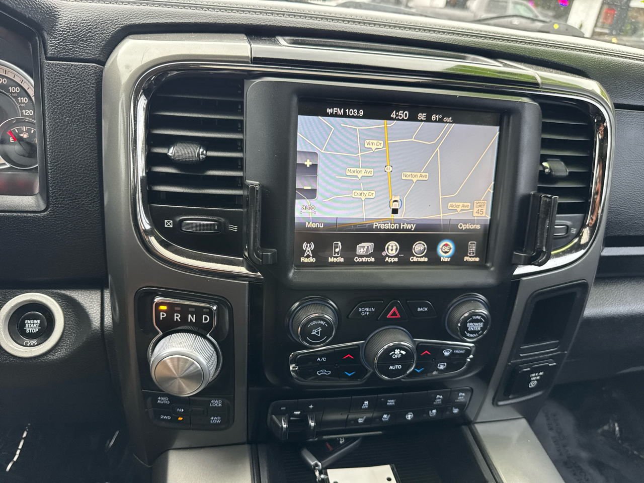 RAM 1500 4WD Crew Cab 140.5" Sport 2017 RAM 1500 4WD Crew Cab 140.5" Sport 2017
