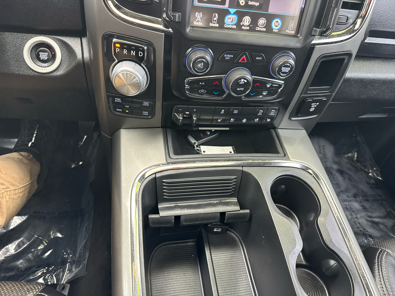 RAM 1500 4WD Crew Cab 140.5" Sport 2017 RAM 1500 4WD Crew Cab 140.5" Sport 2017