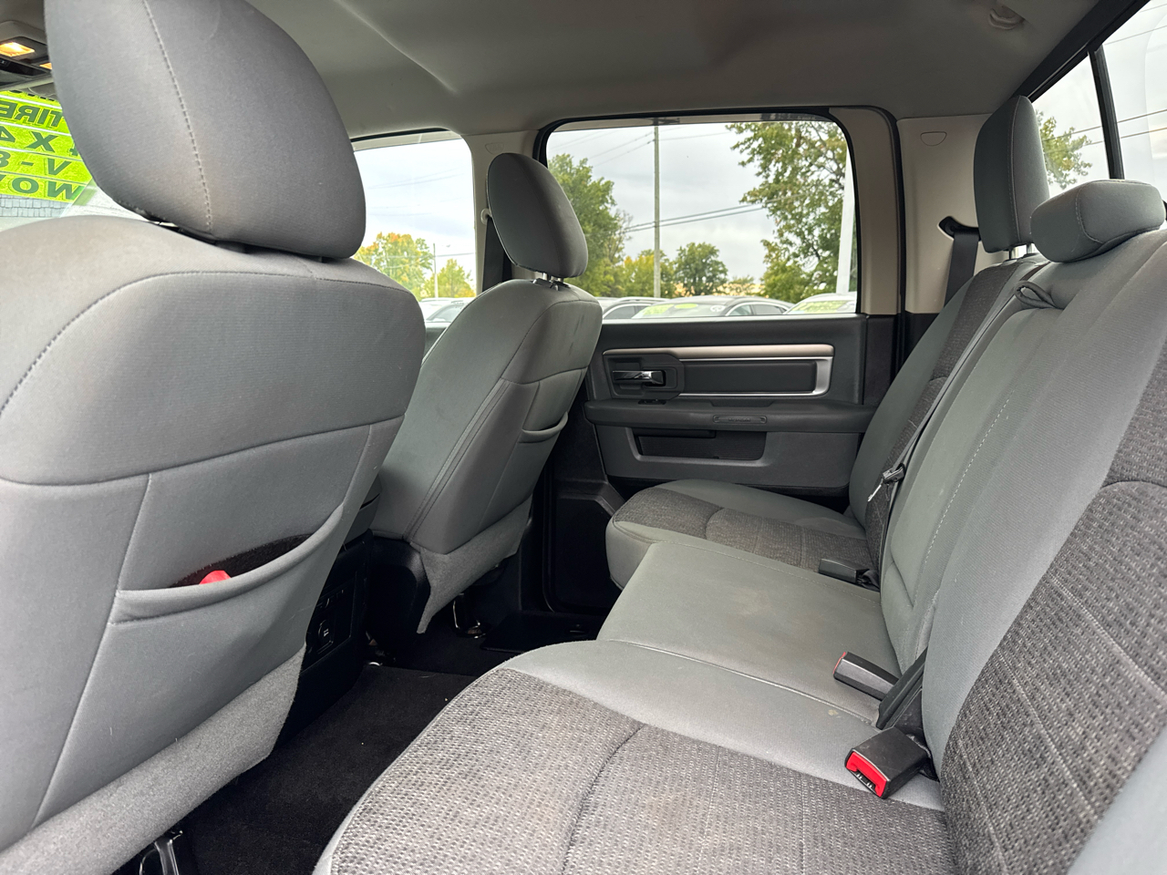 RAM 1500 4WD Crew Cab 140.5" SLT 2016 RAM 1500 4WD Crew Cab 140.5" SLT 2016