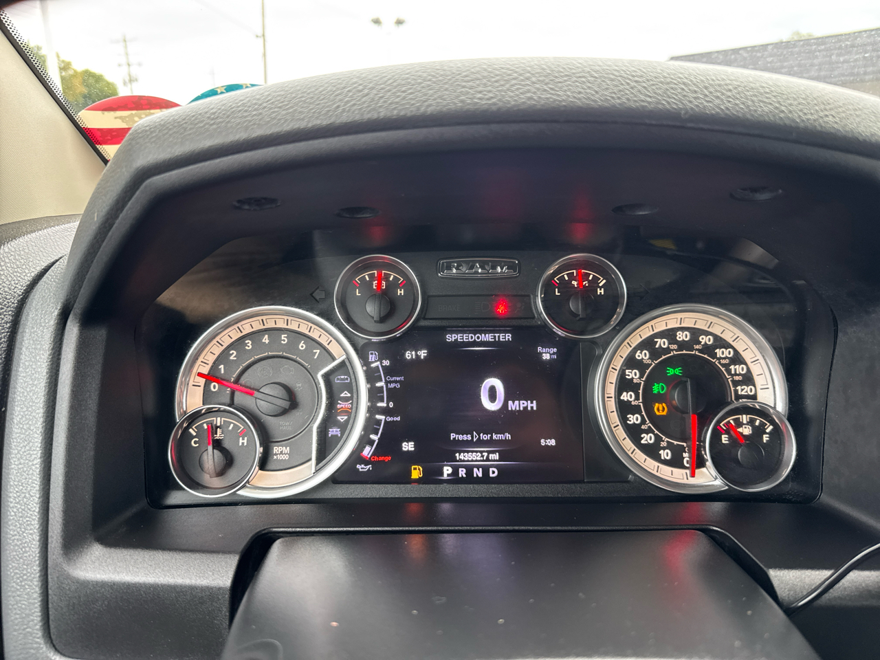 RAM 1500 4WD Crew Cab 140.5" SLT 2016 RAM 1500 4WD Crew Cab 140.5" SLT 2016