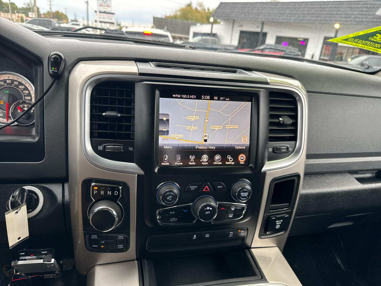 RAM 1500 4WD Crew Cab 140.5" SLT 2016 RAM 1500 4WD Crew Cab 140.5" SLT 2016