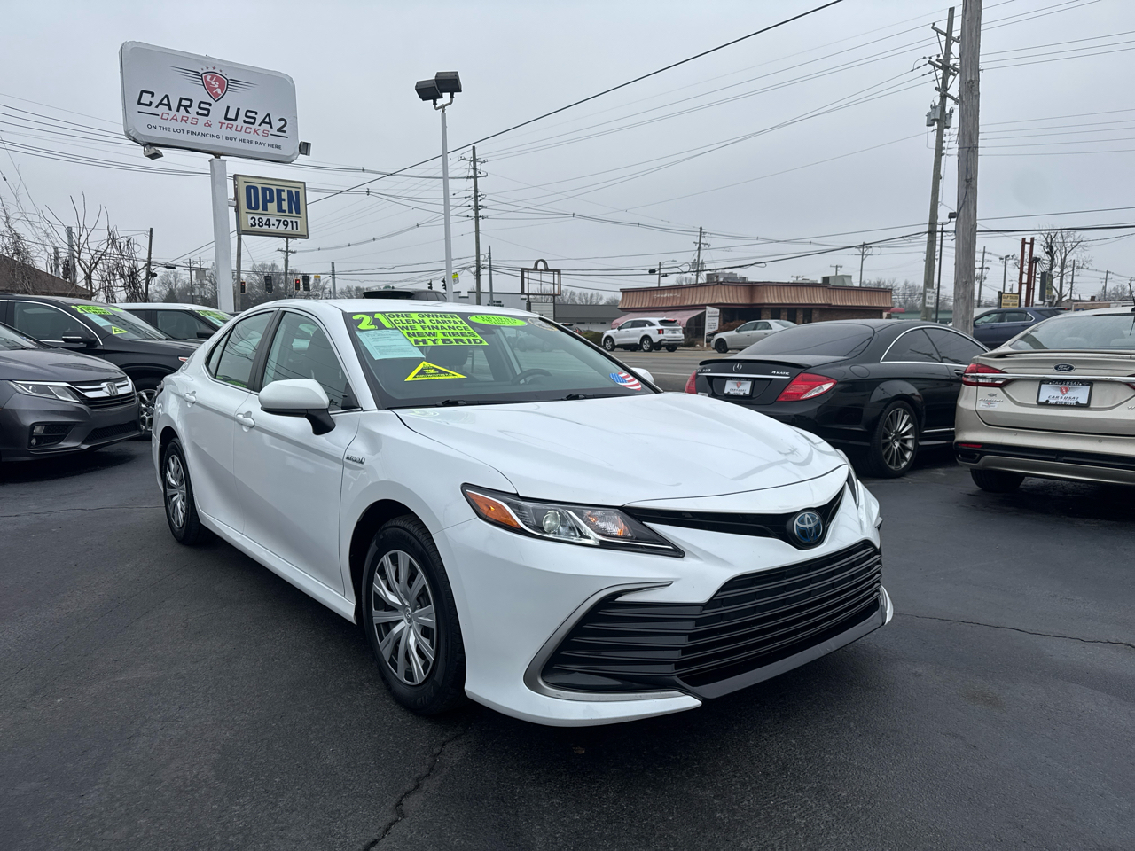 Toyota Camry Hybrid LE 2021