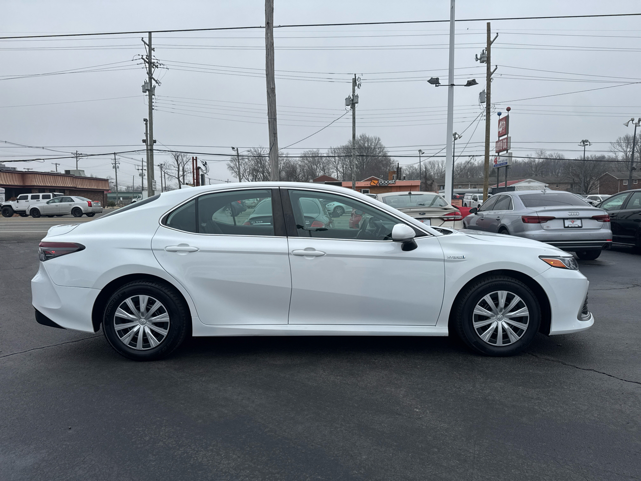 Toyota Camry Hybrid LE 2021
